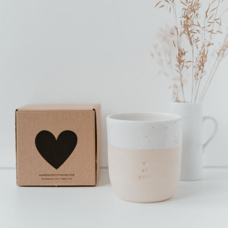 Eulenschnitt Becher "Be Kind" aus Steingut Nur für heute