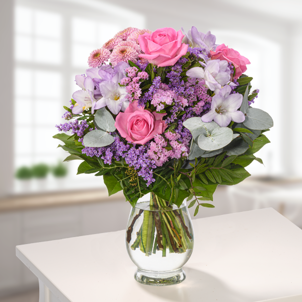 floraprima Blumenstrauß Zauberhaft mit Vase & Ferrero Giotto 3er Muttertagsangebot