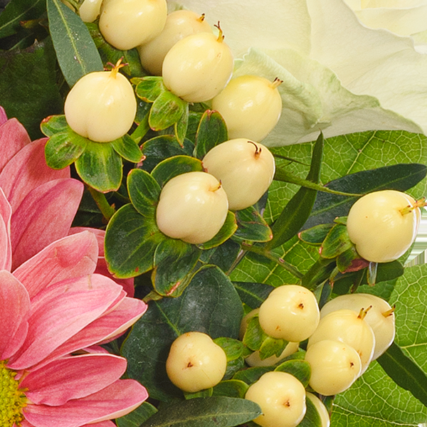 floraprima Blumenstrauß Frühlingsmorgen mit Vase & Ferrero Giotto 3er Räumungsverkauf