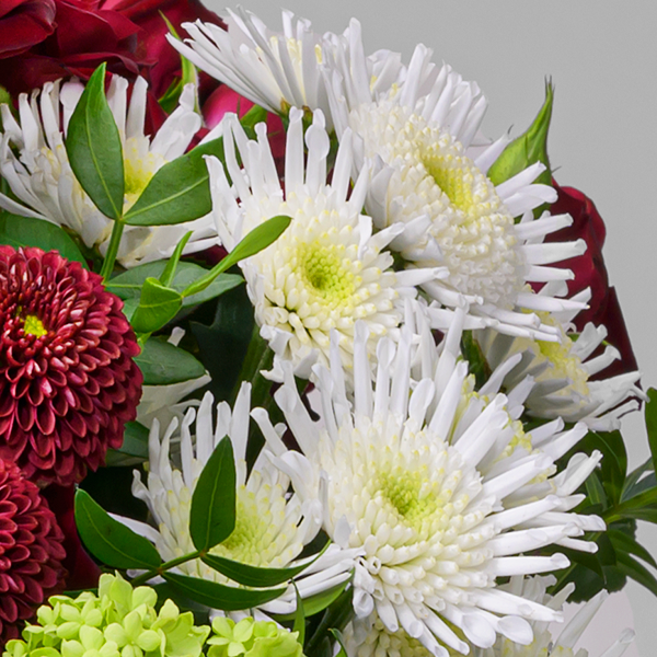 floraprima Blumenstrauß Blütenromanze mit Vase & Ferrero Giotto 3er