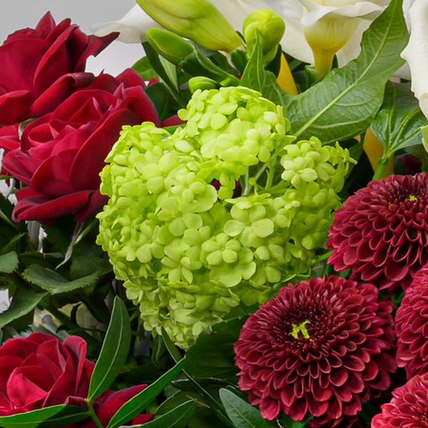 floraprima Blumenstrauß Blütenromanze mit Vase & Ferrero Giotto 3er Zeitbegrenzte Promotion