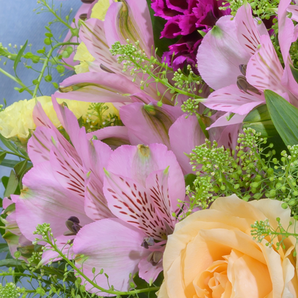 floraprima Blumenstrauß Paradiesschönheit mit Vase & Ferrero Giotto 3er