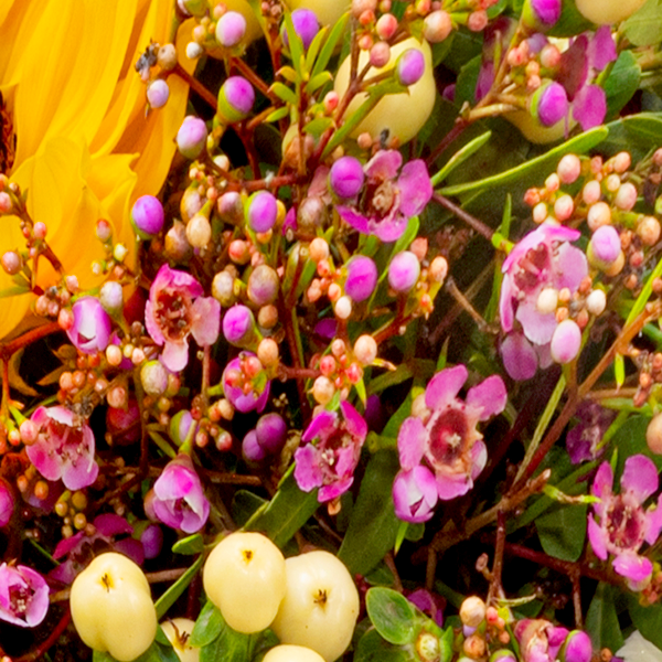 floraprima Blumenstrauß Herzenswärme mit Vase & Ferrero Giotto 3er