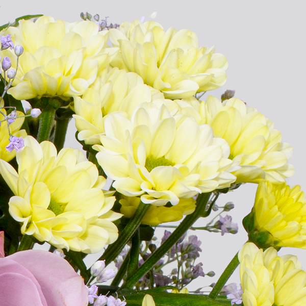 floraprima Blumenstrauß Glückspost mit Vase & Ferrero Giotto 3er Super Sparpreis