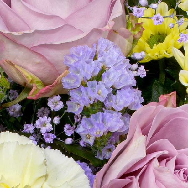 floraprima Blumenstrauß Glückspost mit Vase & Ferrero Giotto 3er Super Sparpreis